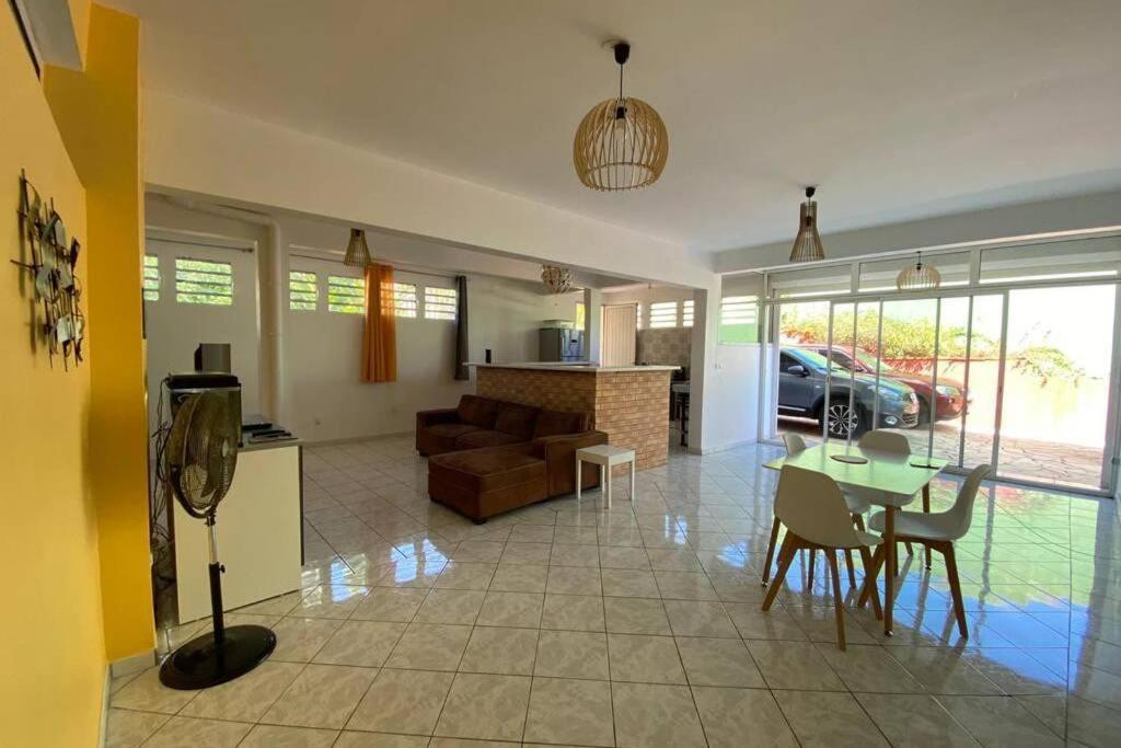 Charmant Appartement Avec Piscine Льо Робер Екстериор снимка