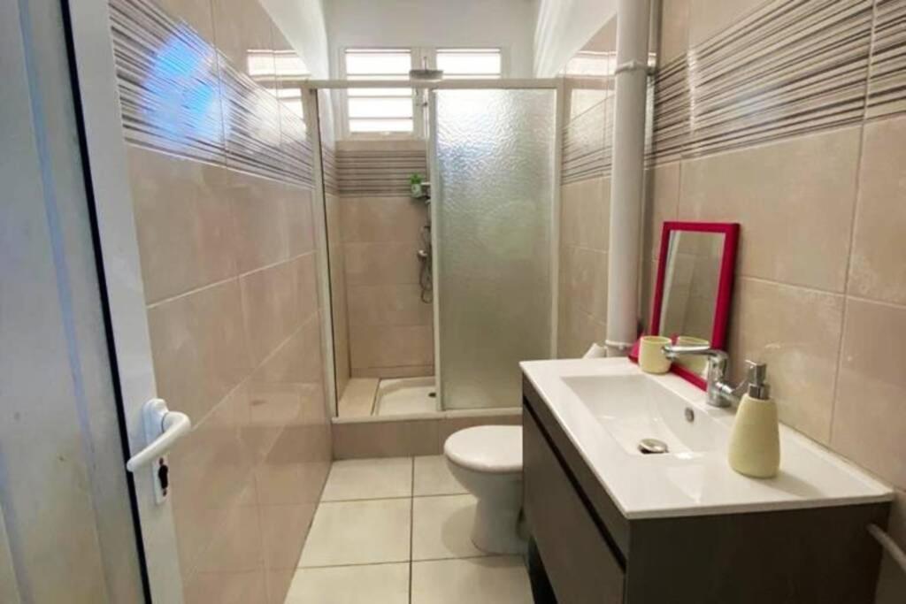 Charmant Appartement Avec Piscine Льо Робер Екстериор снимка
