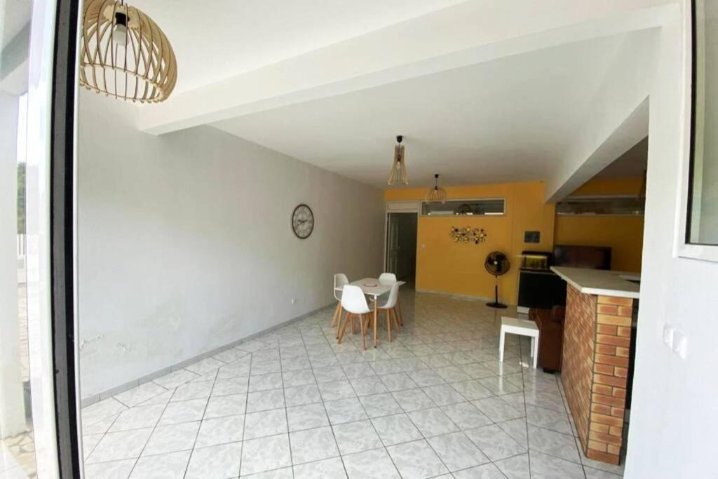 Charmant Appartement Avec Piscine Льо Робер Екстериор снимка