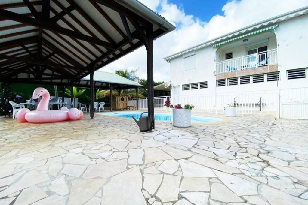 Charmant Appartement Avec Piscine Льо Робер Екстериор снимка