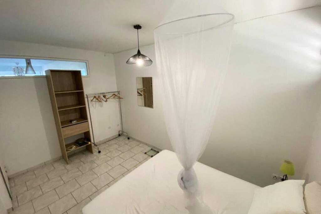 Charmant Appartement Avec Piscine Льо Робер Екстериор снимка