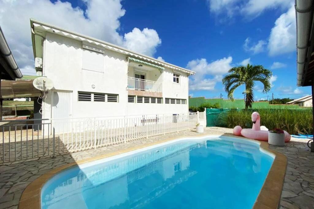 Charmant Appartement Avec Piscine Льо Робер Екстериор снимка