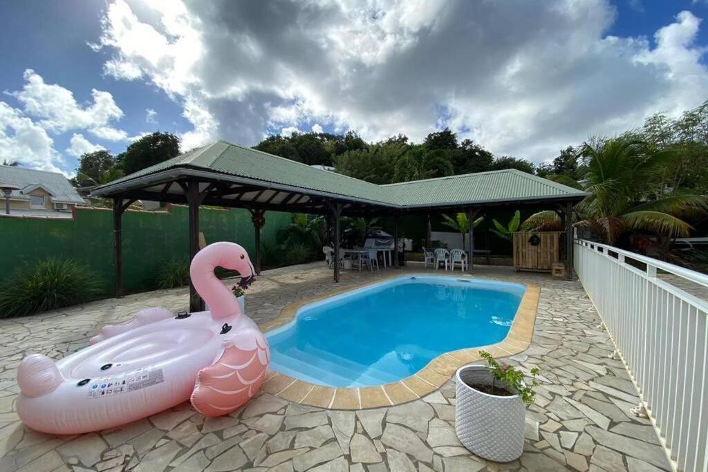 Charmant Appartement Avec Piscine Льо Робер Екстериор снимка